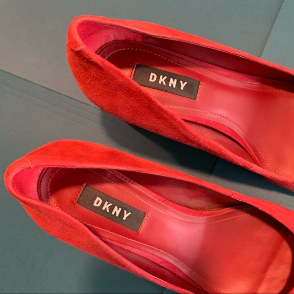 👠 Red Elie DKNY Pumps 👠 - Picture 6 of 16